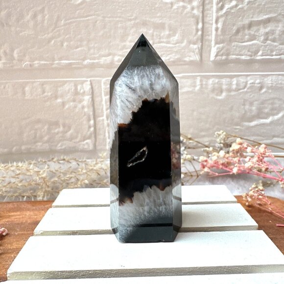 Beautiful Black Agate Tower - Picture 1 of 8